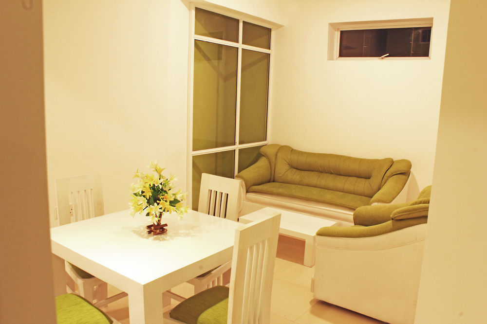 Thilhara Days Inn Коломбо Екстер'єр фото