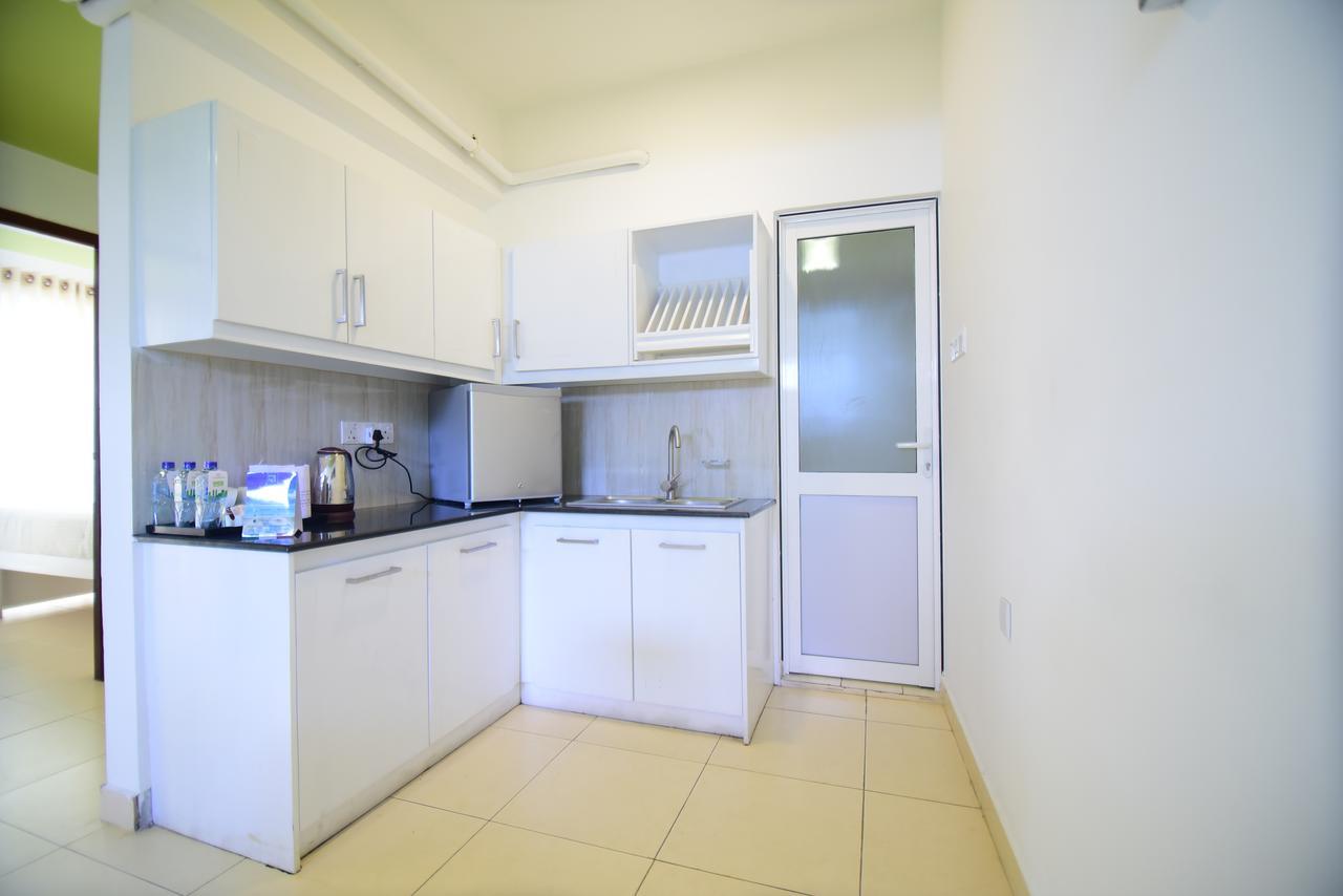 Thilhara Days Inn Коломбо Екстер'єр фото